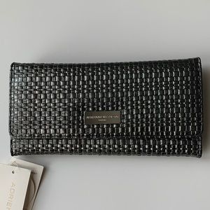 Adrienne Vittadini clutch/wallet